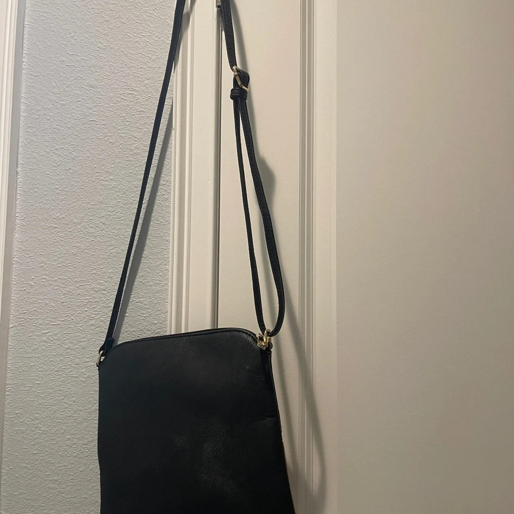 Women's Medium‎ Crossbody Bag with Tassel - Picture 3 of 3